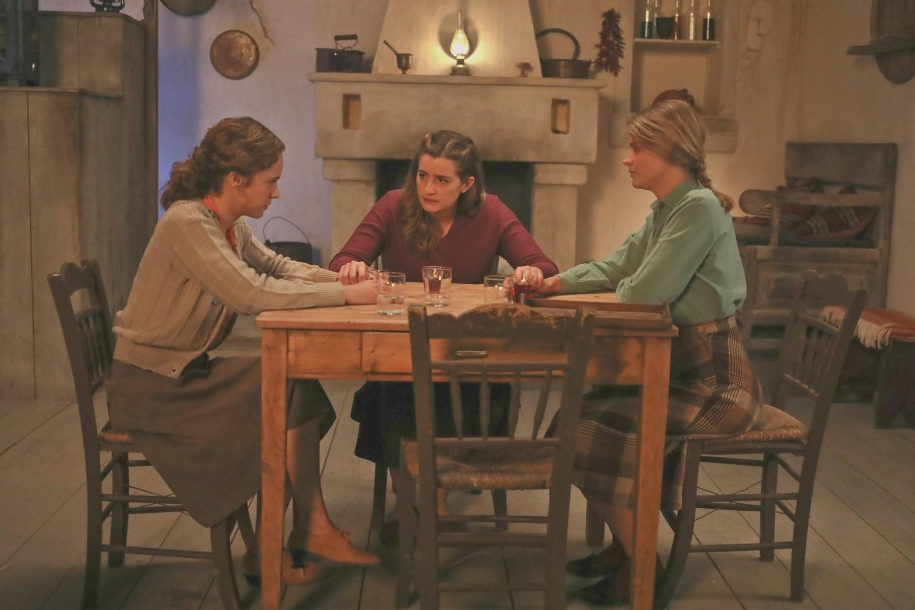 Άγριες μέλισσες:Ο Νικηφόρος παίρνει το παιδί από την Ασημίνα και ο Σέργιος καταρρέει