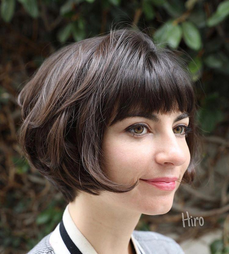 γαλλικό καρέ_μέχρι_τα_χείλη_με_πυκνές αφέλειες_