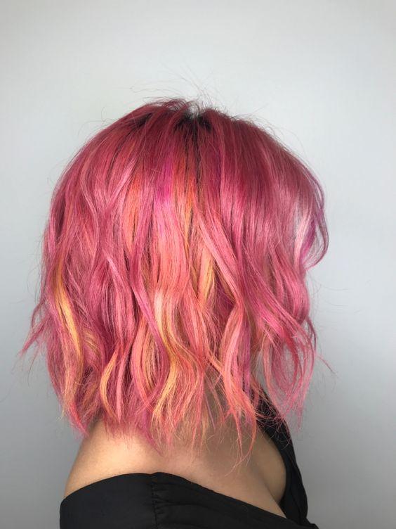 ροζ_καρέ_μαλλιά_με_πορτοκαλί_ανταύγειες_