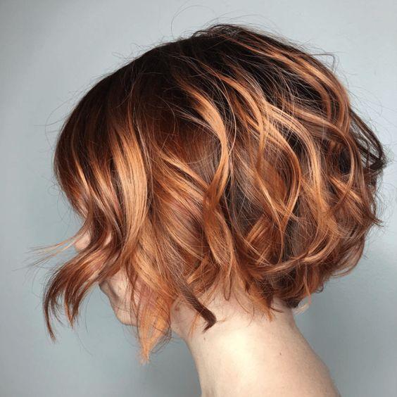 καρέ_καστανά_μαλλιά_με_ξανθές_ανταύγειες_
