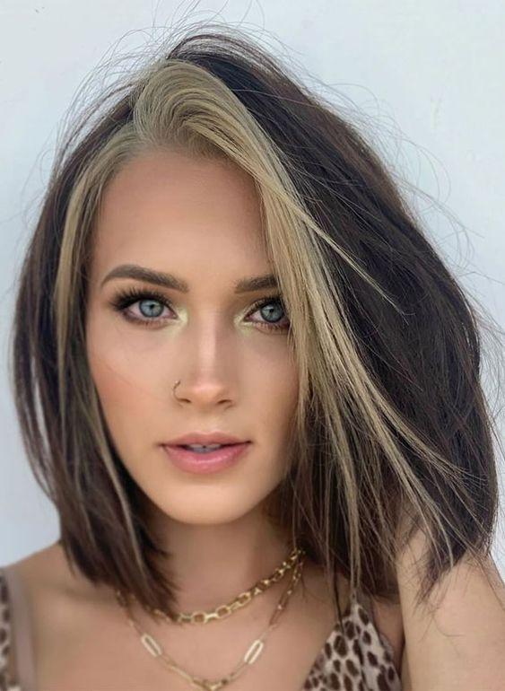 καρέ_καστανά_μαλλιά_με_ξανθές_ανταύγειες_