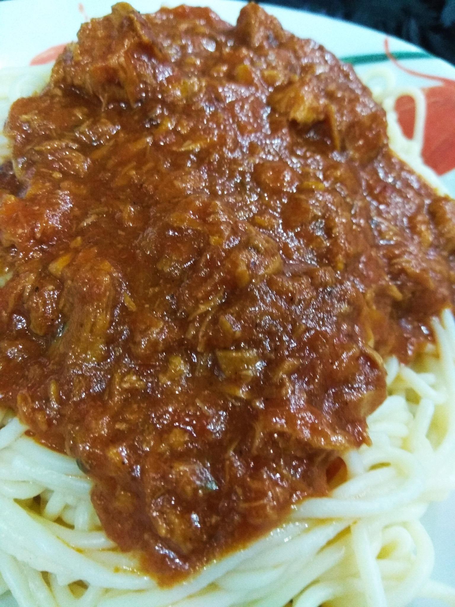 μακαρόνια_με_κόκκινη σάλτσα_τόνου_