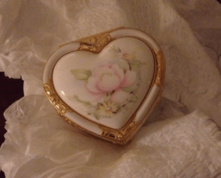 19_φωτογραφίες_που_μας_θυμίζουν_την_γιαγιά_ Μπιζουτιέρα_