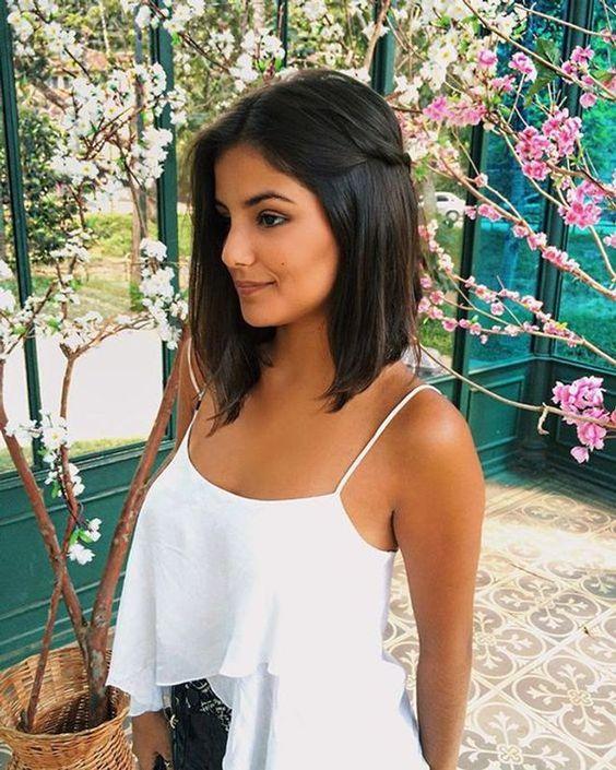 μαλλιά_με_μεσαίο μάκρος_πιασμένα_τα_μισά_πίσω_