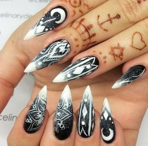 Nails goth aesthetic: Η τάση στα νύχια που έχει ξετρελάνει το Pinterest
