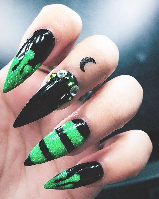 Nails goth aesthetic: Η τάση στα νύχια που έχει ξετρελάνει το Pinterest