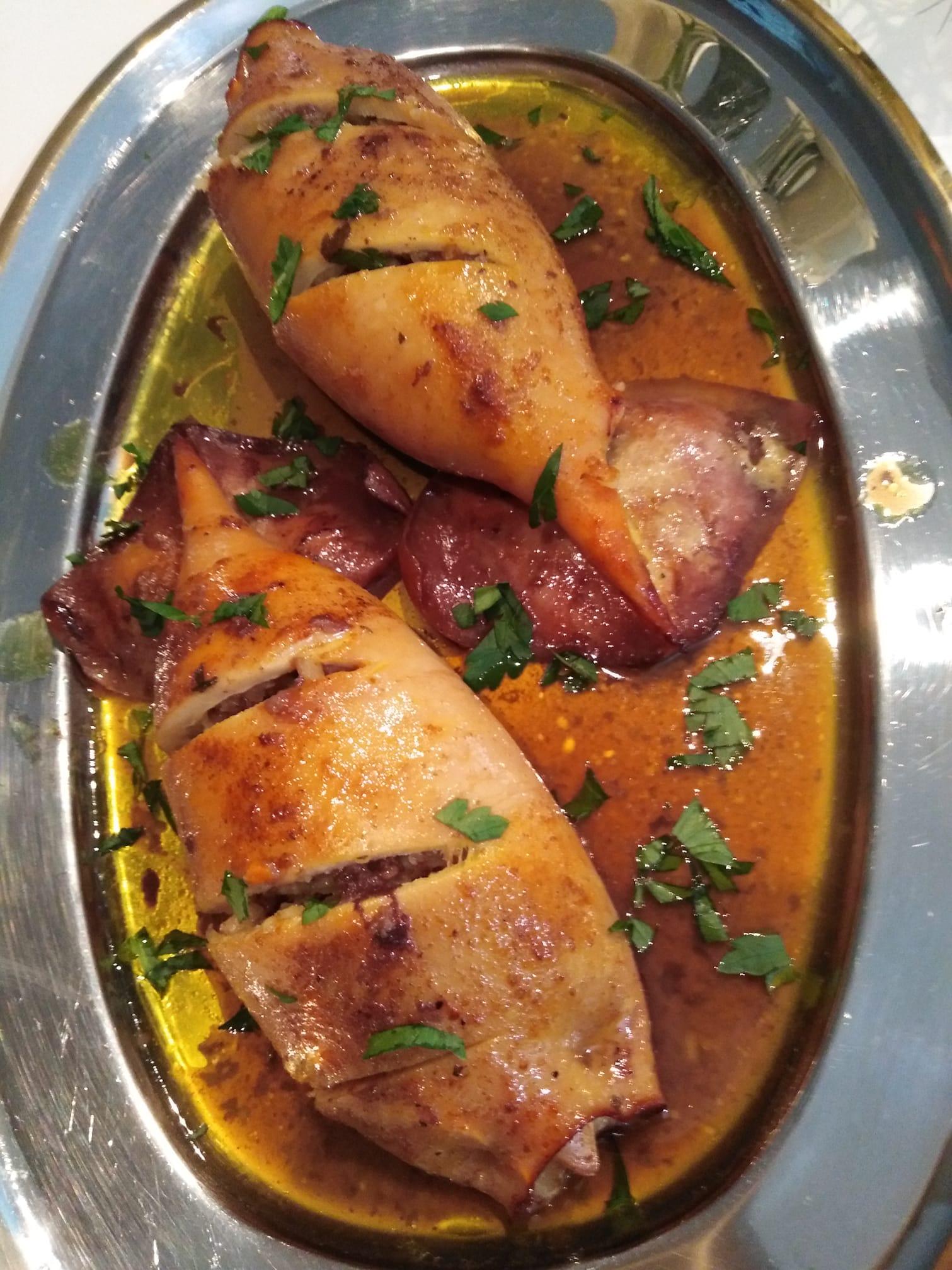 Θράψαλα γεμιστά με ρύζι και κουκουνάρι