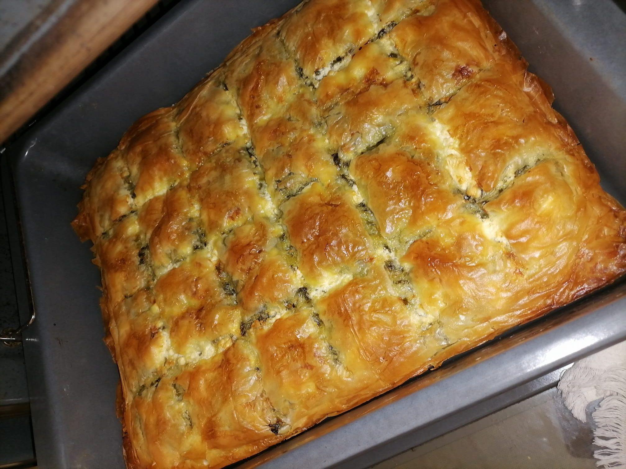 Τραγανή _Χορτόπιτα_ με φύλλο_ κρούστας_ και φέτα_