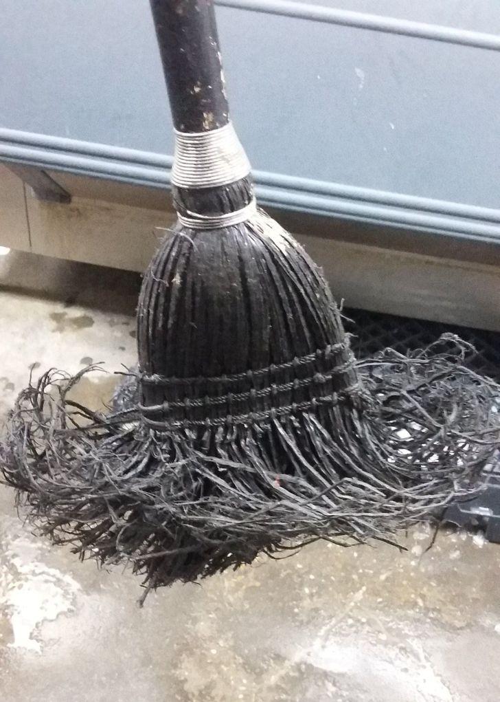 Βρώμικη _σκούπα_ Βρώμικη _σκούπα_