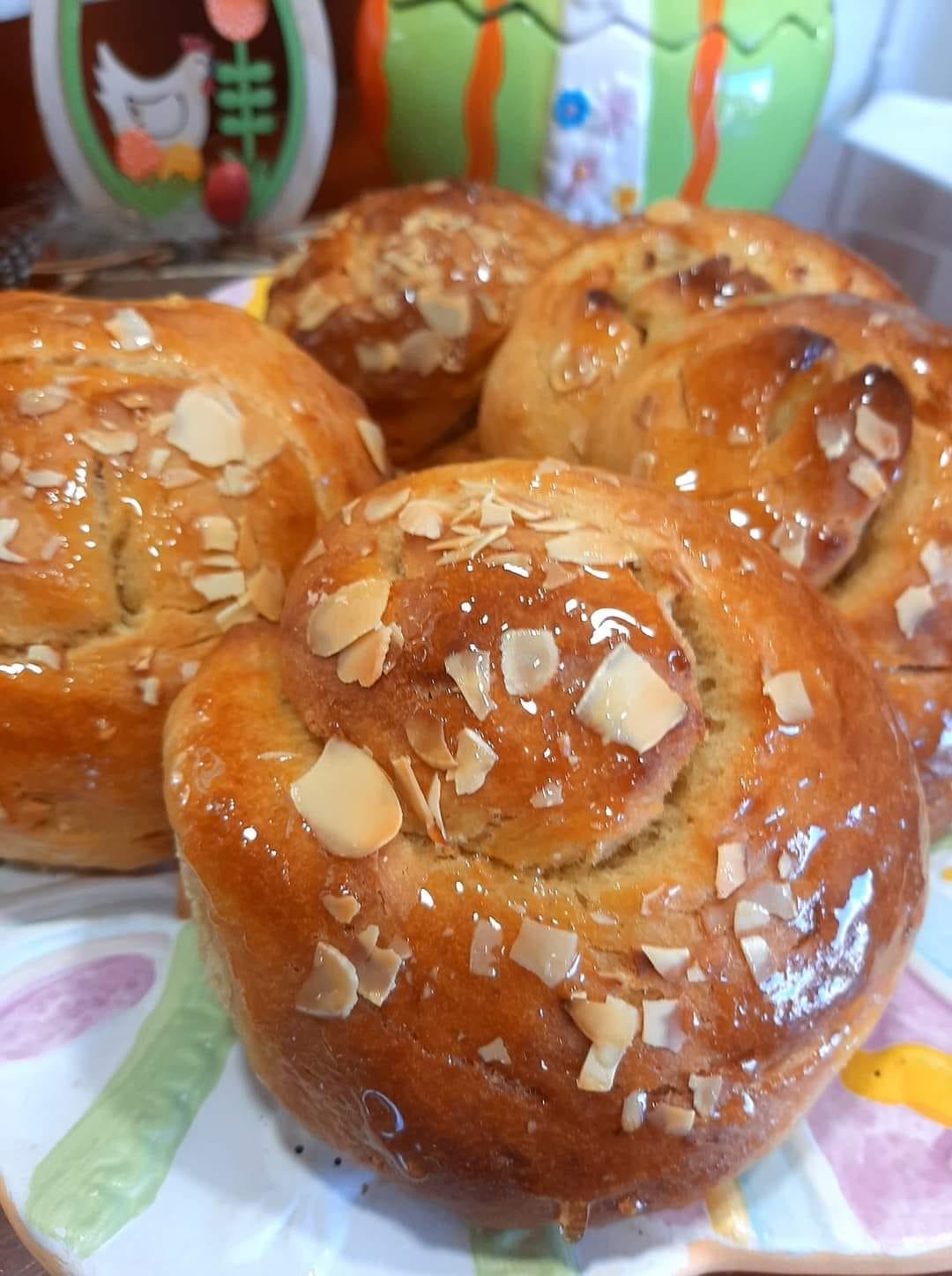 Νηστίσιμα_ τσουρέκια_ αφρός _από _την Γκόλφω _Νικολού_