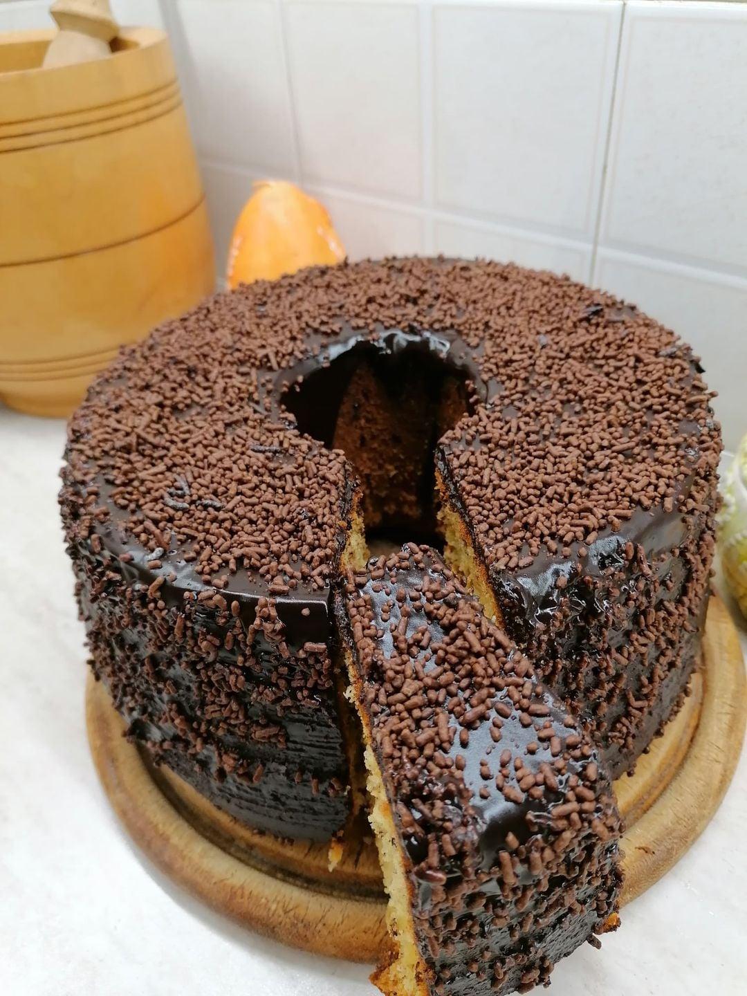 Εύκολο_ κέικ_ με επικάλυψη _σοκολάτας_ Εύκολο_ κέικ_ με επικάλυψη _σοκολάτας_