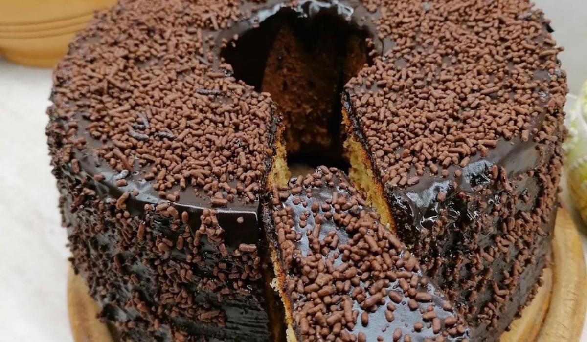 Εύκολο κέικ με επικάλυψη σοκολάτας_