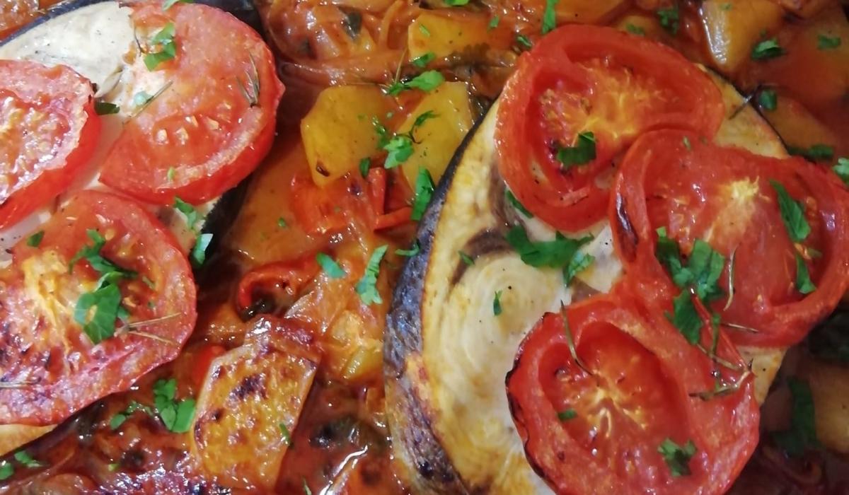 Ξιφίας_ στον φούρνο_ με _πατάτες_ κοκκινιστός_ Συνταγή _