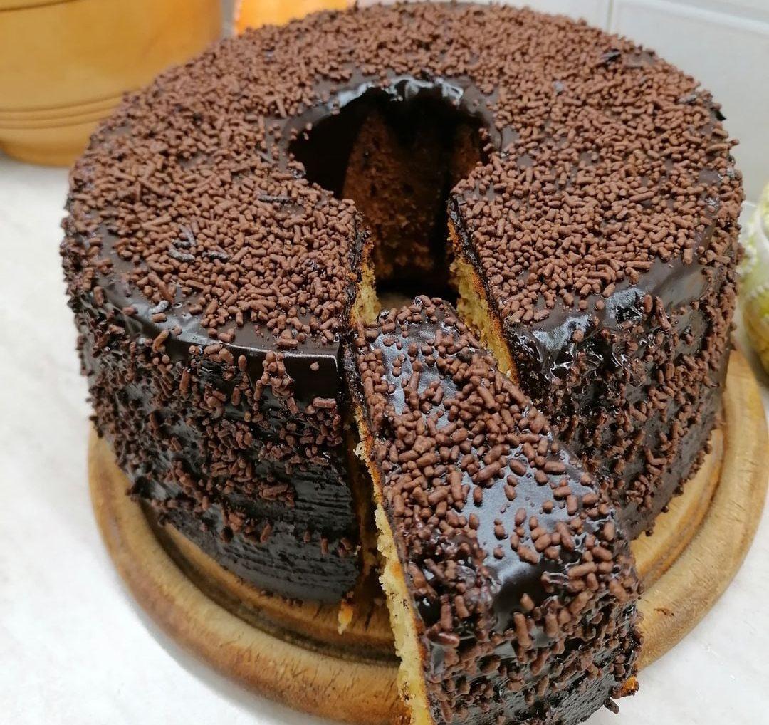 Εύκολο κέικ με επικάλυψη σοκολάτας