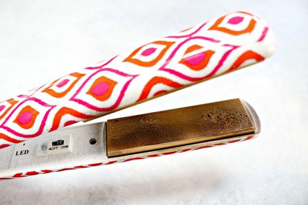 Πως_ θα καθαρίσετε _την ισιωτική_ και το ψαλίδι_ για μπούκλες_