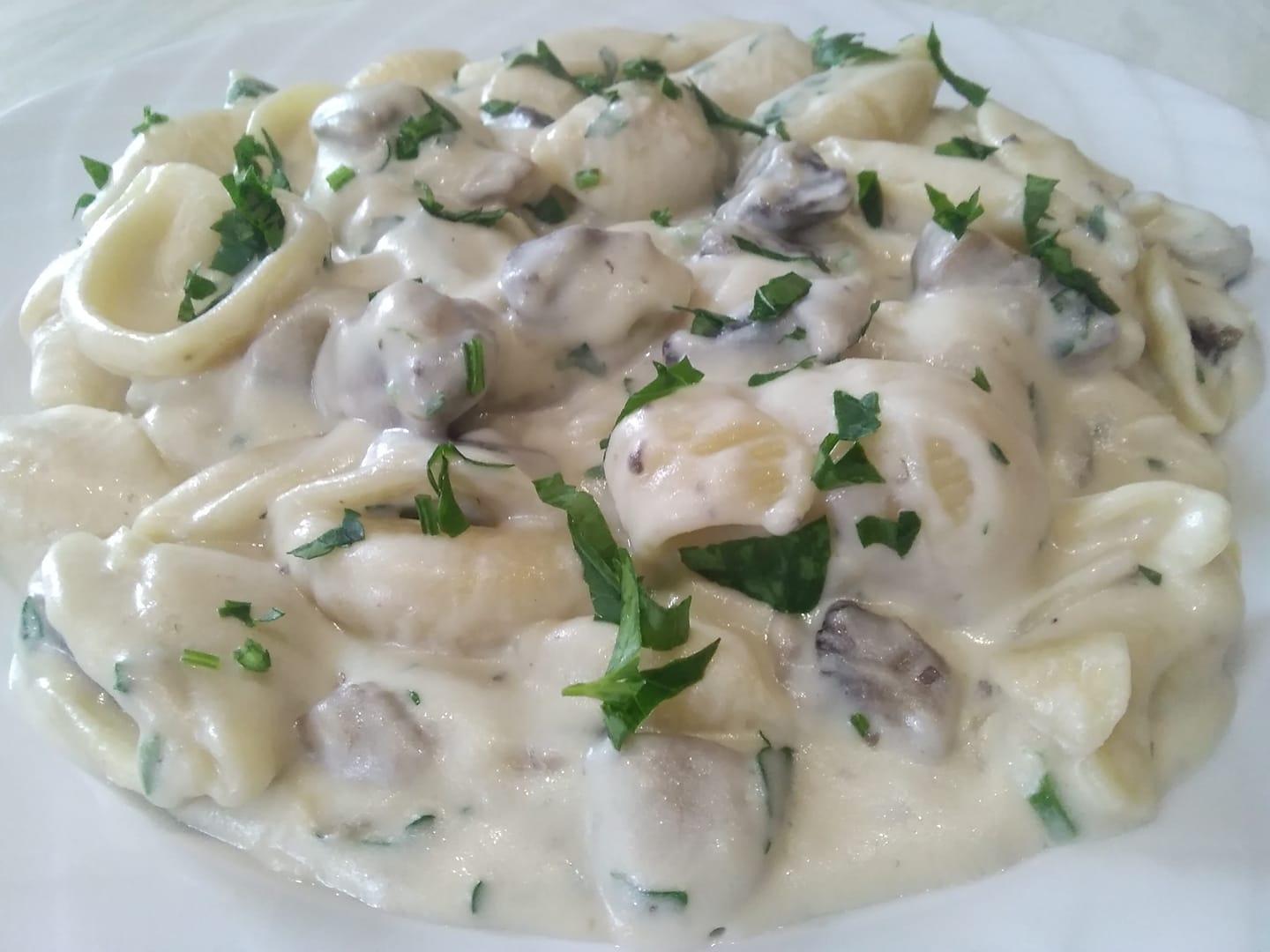 Νηστίσιμη _σάλτσα_ για _μακαρόνια_ από_ κάσιους_