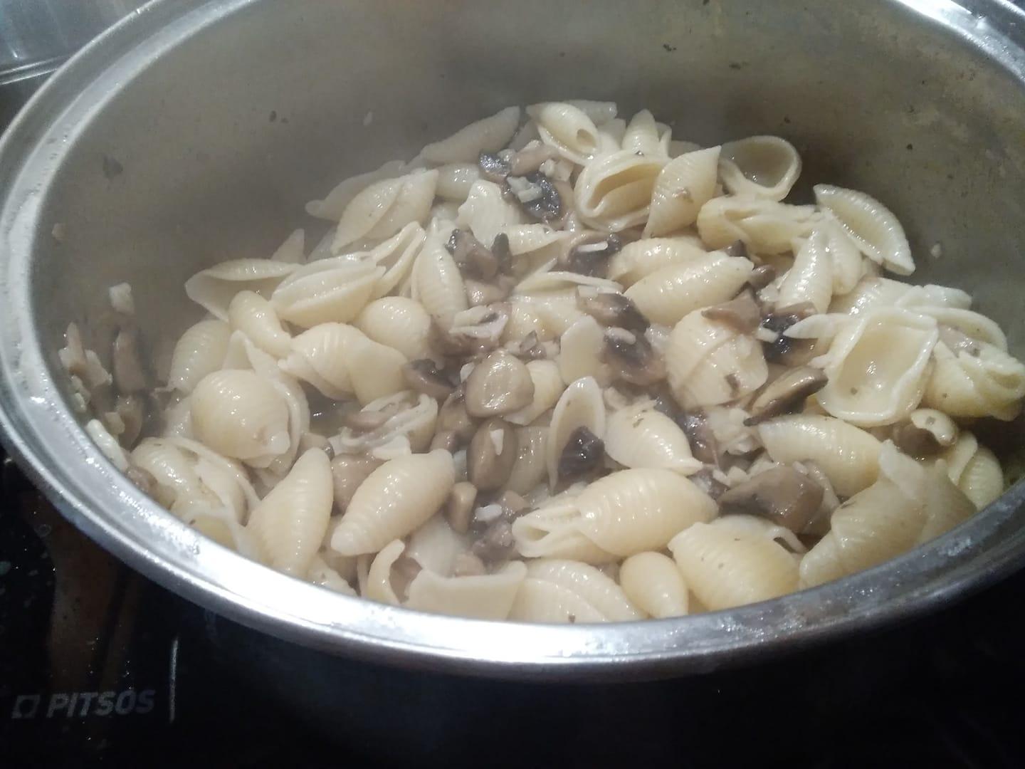 Νηστίσιμη _σάλτσα_ για _μακαρόνια_ από_ κάσιους_ 