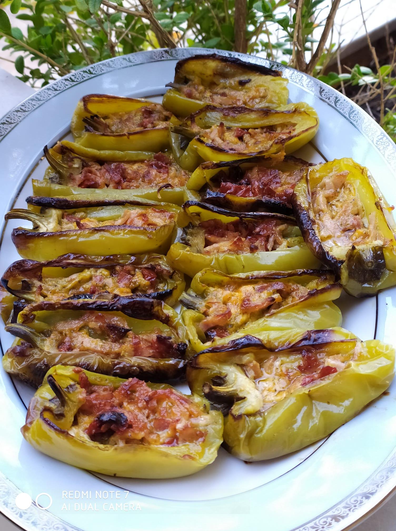 Γεμιστές _πιπεριές _με μπέικον_ και τυρί_ Συνταγή_ 