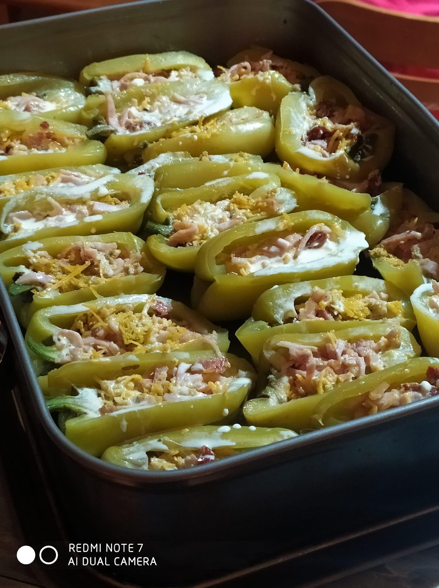 πιπεριές_γεμιστές_με_αλλαντικά_και_τσένταρ_ πιπεριές_γεμιστές_με_αλλαντικά_και_τσένταρ_