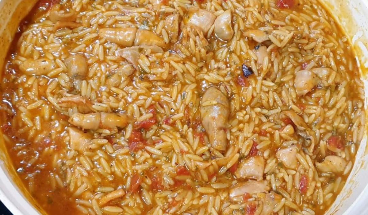 Κρασάτα καλαμαράκια με μανέστρα_