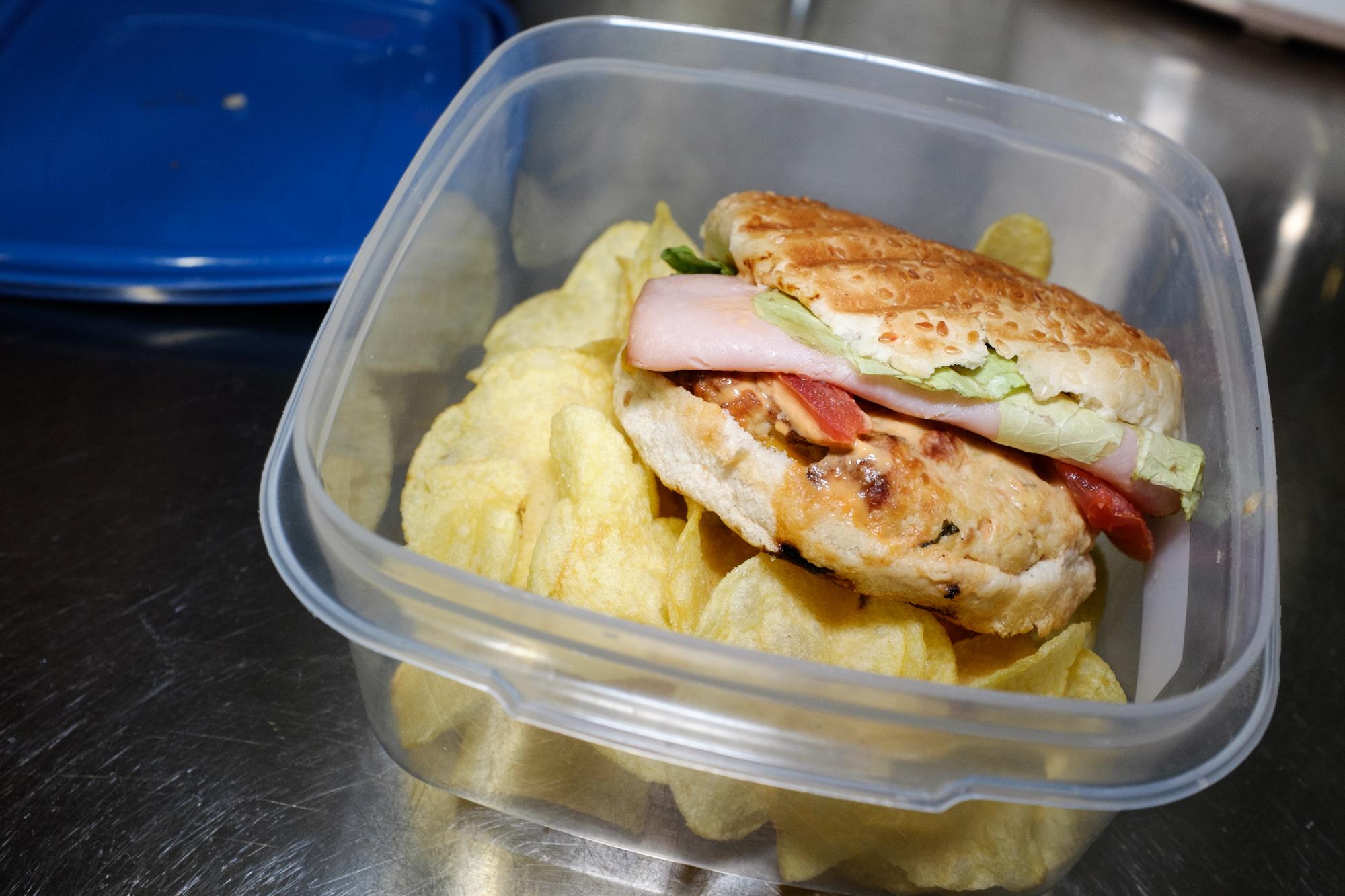 Πλαστικό τάπερ : Τα τρόφιμα που απαγορεύεται να μπουν