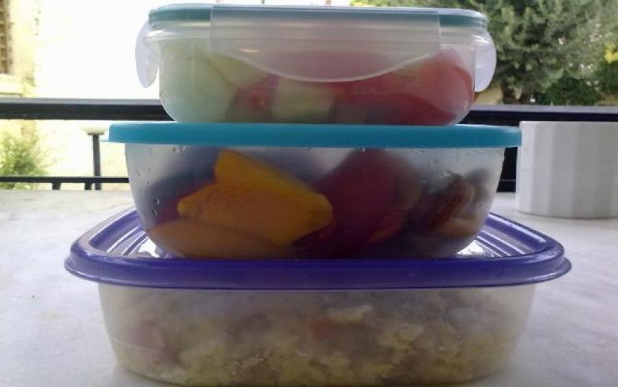 Πλαστικό τάπερ : Τα τρόφιμα που απαγορεύεται να μπουν
