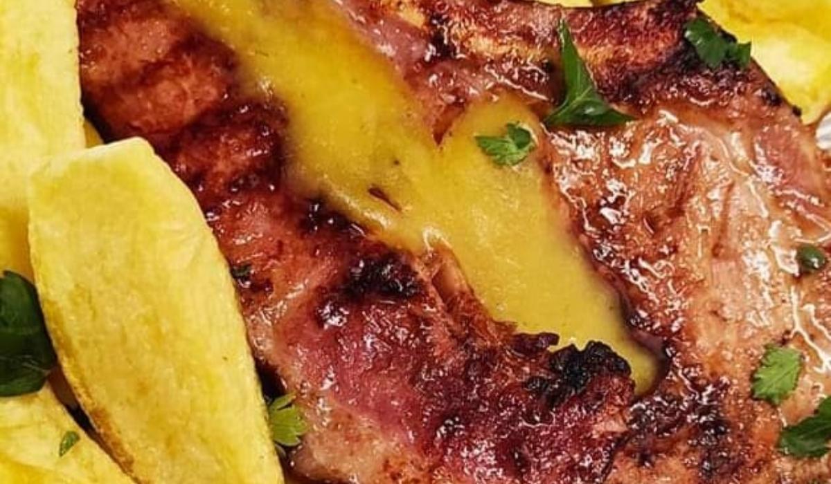 χοιρινές_καπνιστές μπριζόλες_στο_σχαροτήγανο_