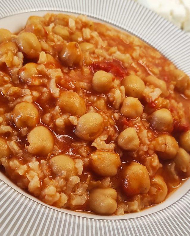 Κοκκινιστά_ ρεβίθια_ με _ρύζι_