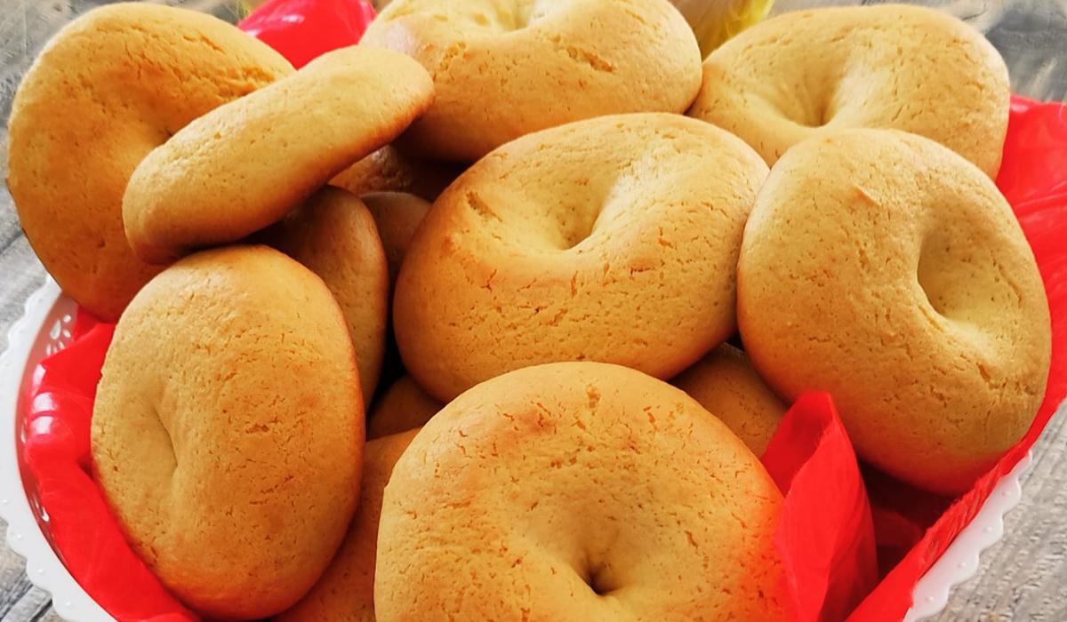 πασχαλινά κουλουράκια_χωρίς αμμωνία_από_την_Γκόλφω_