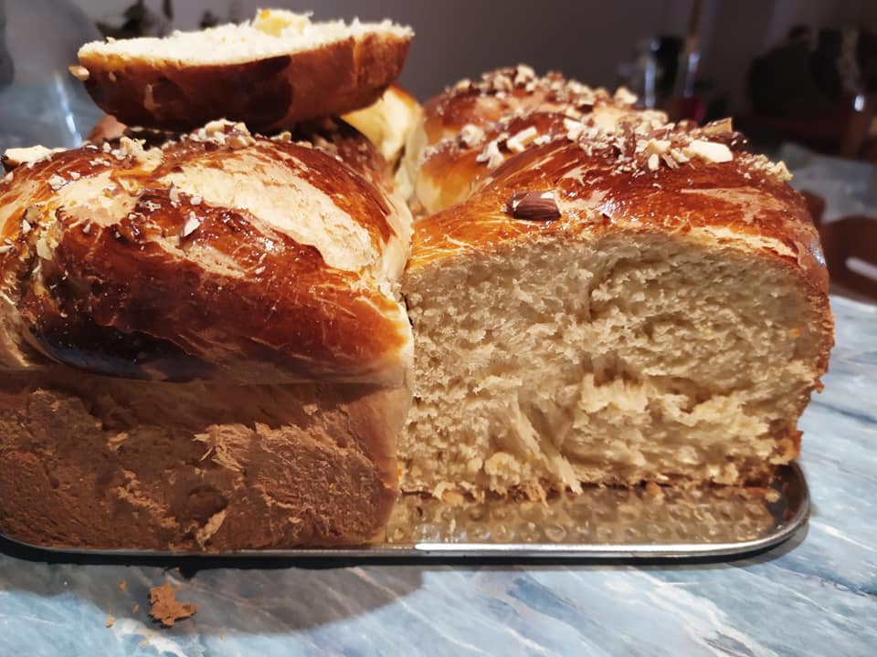 Τα _τσουρέκια _της_ Γωγώς_ Σαμίου_