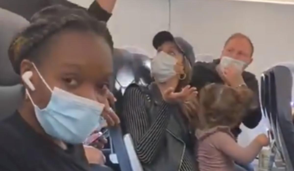 viral βίντεο_παραλίγο_να_κατεβάσουν_γονείς_από_το_αεροπλάνο_επειδή_το_παιδί_δεν_φορούσε_μάσκα_