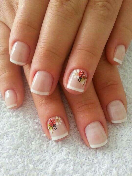 γαλλικό μανικιούρ_με_πασχαλίτσες_