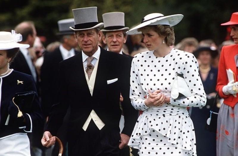 Η απίστευτη ατάκα που είχε πει ο πρίγκιπας Φίλιππος στην Νταϊάνα για την Καμίλα