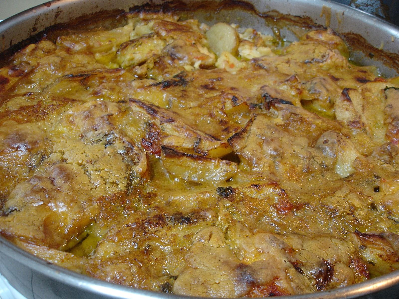  μπακαλιάρος_σκορδοστούμπι_με_πατάτες_στον_φούρνο_