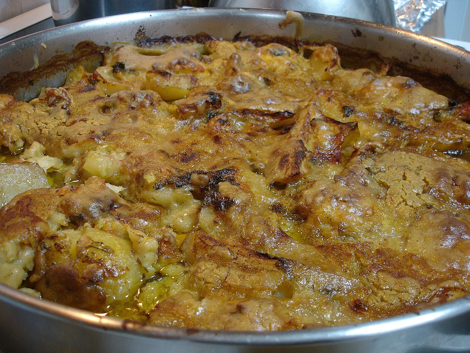  μπακαλιάρος_σκορδοστούμπι_με_πατάτες_στον_φούρνο_