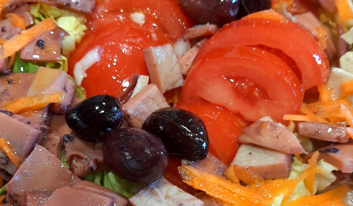 Σαλάτα_ με_ καλαμάρια _κονσέρβας_