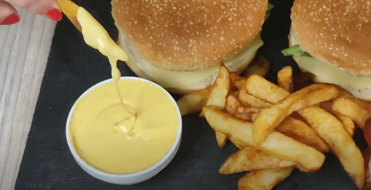 Σάλτσα_ τυριού_ για_ πατάτες_, μπιφτέκια _και _κοτόπουλο_ από _την _Γκόλφω_ Σάλτσα_ τυριού_ για_ πατάτες_, μπιφτέκια _και _κοτόπουλο_ από _την _Γκόλφω_