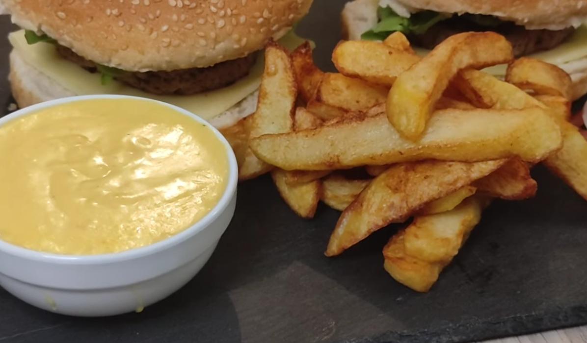 Σάλτσα_ τυριού_ για_ πατάτες_, μπιφτέκια _και _κοτόπουλο_ από _την _Γκόλφω_ Σάλτσα_ τυριού_ για_ πατάτες_, μπιφτέκια _και _κοτόπουλο_ από _την _Γκόλφω_