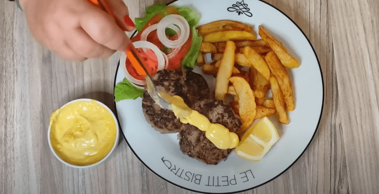 Σάλτσα_ τυριού_ για_ πατάτες_, μπιφτέκια _και _κοτόπουλο_ από _την _Γκόλφω_ Σάλτσα_ τυριού_ για_ πατάτες_, μπιφτέκια _και _κοτόπουλο_ από _την _Γκόλφω_