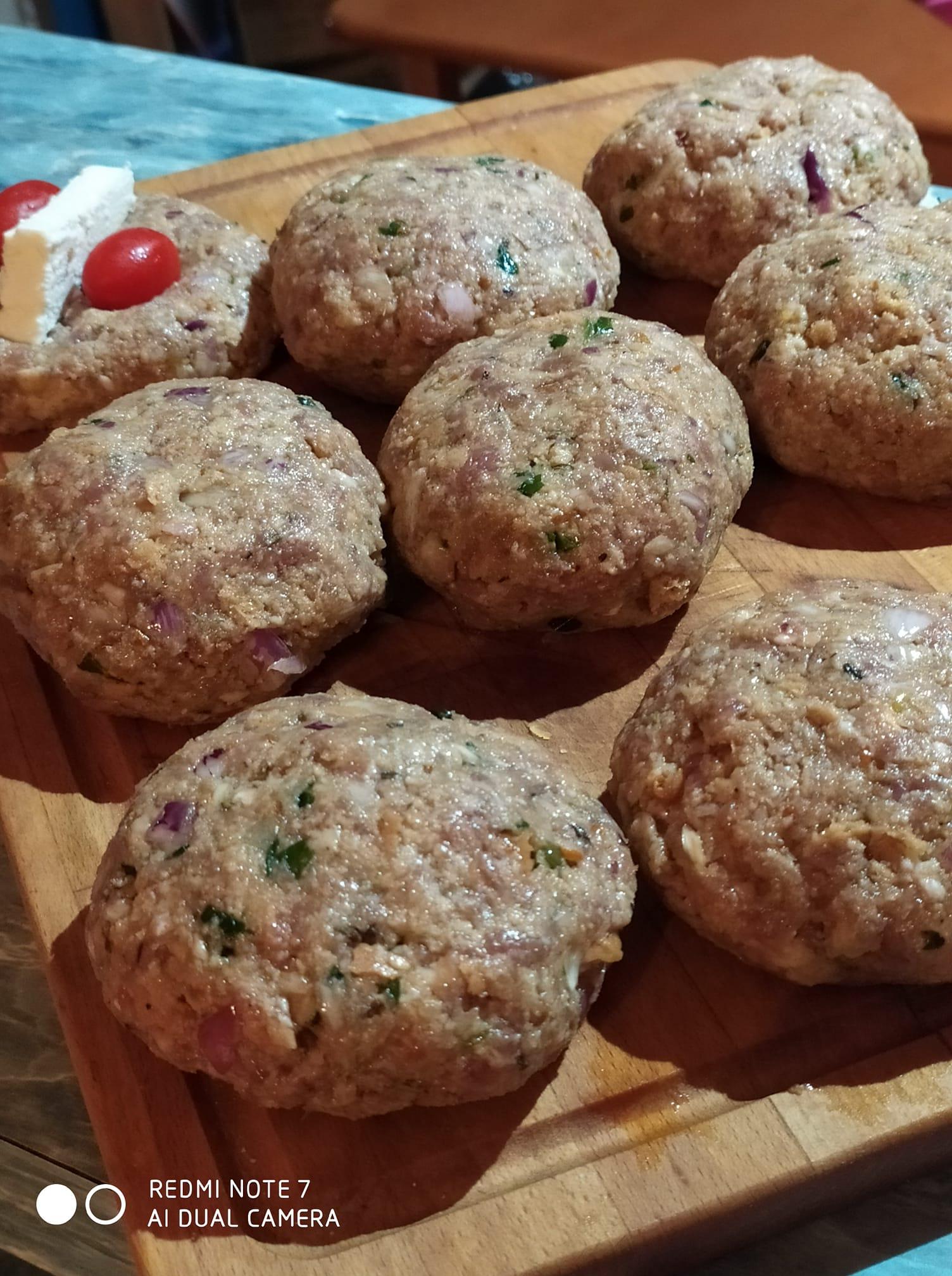 Μπιφτέκια _σχάρας _γεμιστά_ με_ φέτα_ Μπιφτέκια _σχάρας _γεμιστά_ με_ φέτα_