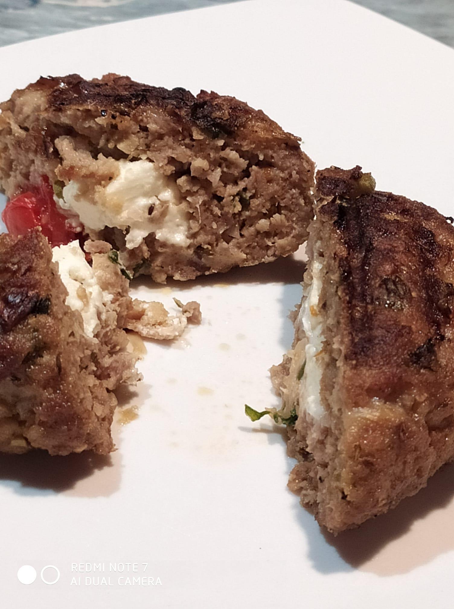 Μπιφτέκια _σχάρας _γεμιστά_ με_ φέτα_ Μπιφτέκια _σχάρας _γεμιστά_ με_ φέτα_