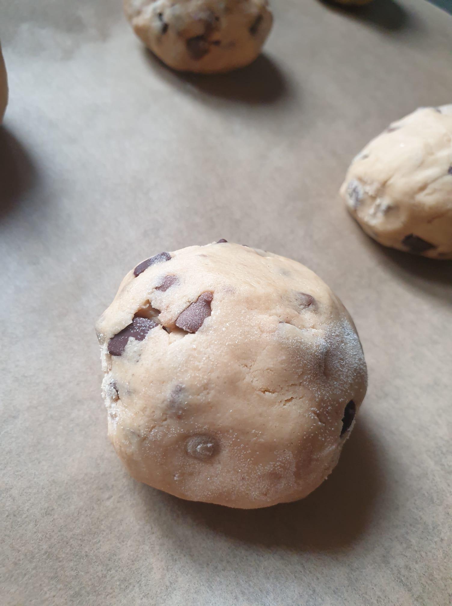Giant_Chocolate_Chip_Cookies_