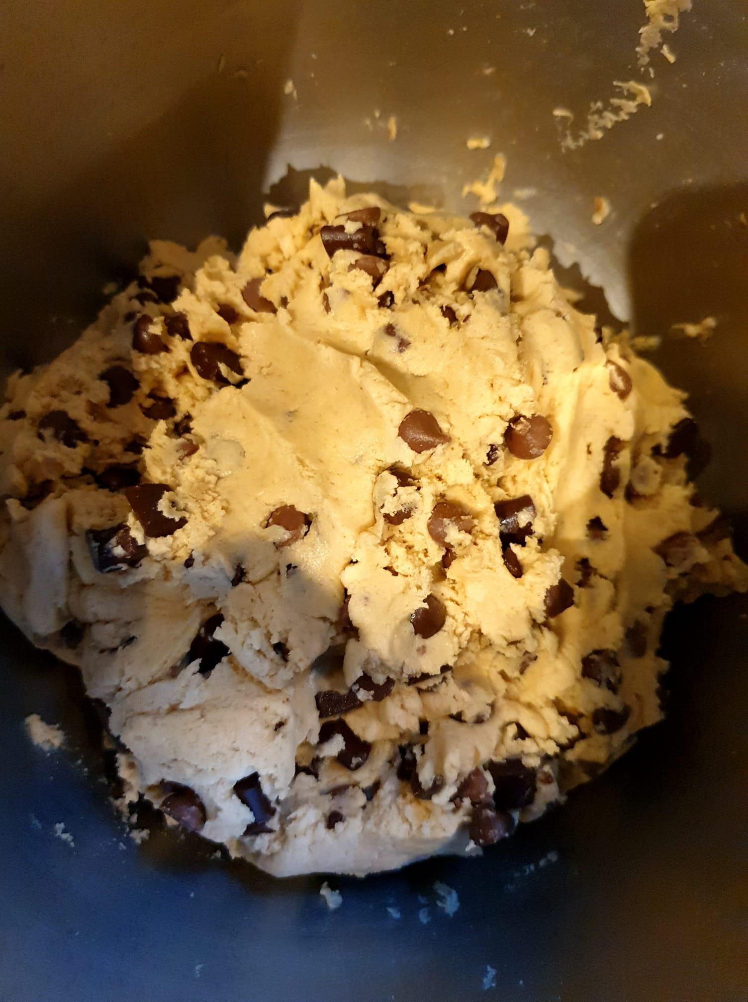 Giant_Chocolate_Chip_Cookies_