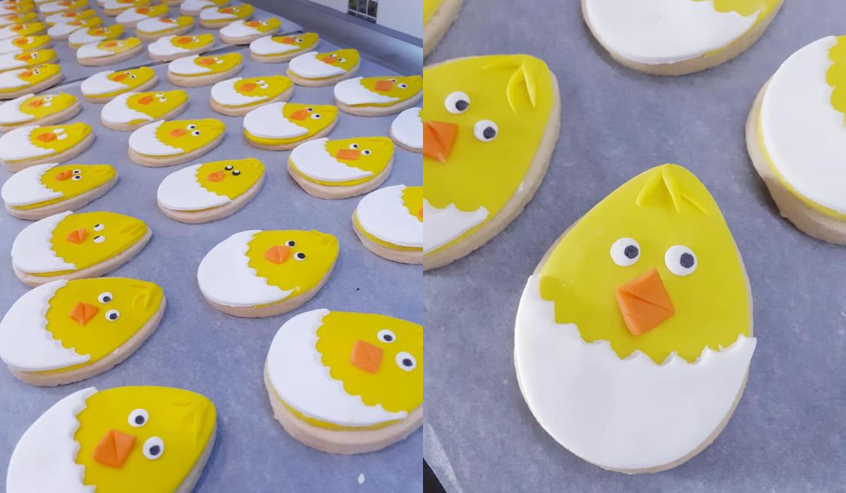 Πασχαλινά μπισκότα βουτύρου με ζαχαρόπαστα_