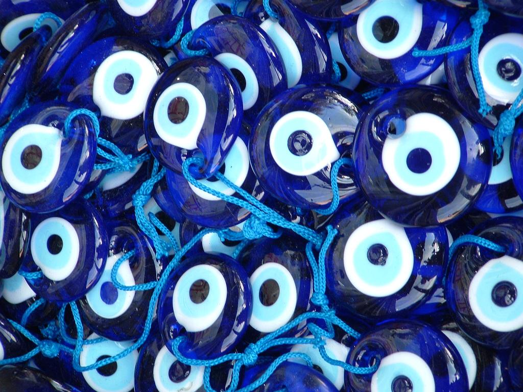 Ύπουλο το κακό μάτι: Σκάει μέχρι και άνθρωπο