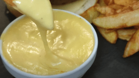 Σάλτσα τυριού για πατάτες, μπιφτέκια και κοτόπουλο