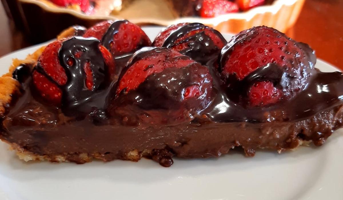 Πασχαλινή_τάρτα_σοκολάτας_με φράουλες_