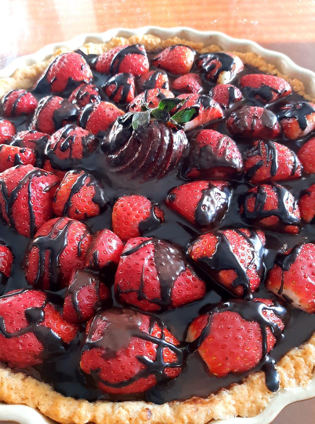 Πασχαλινή_τάρτα_σοκολάτας_με φράουλες_