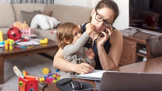 Κλείσιμο παιδικών σταθμών: Αυτοί που παίρνουν αποφάσεις  δοκίμασαν να εργαστούν σπίτι με μωρό;