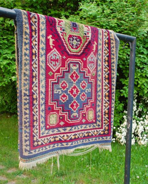 Μάζεμα χαλιών: Οι πιο αποτελεσματικοί τρόποι